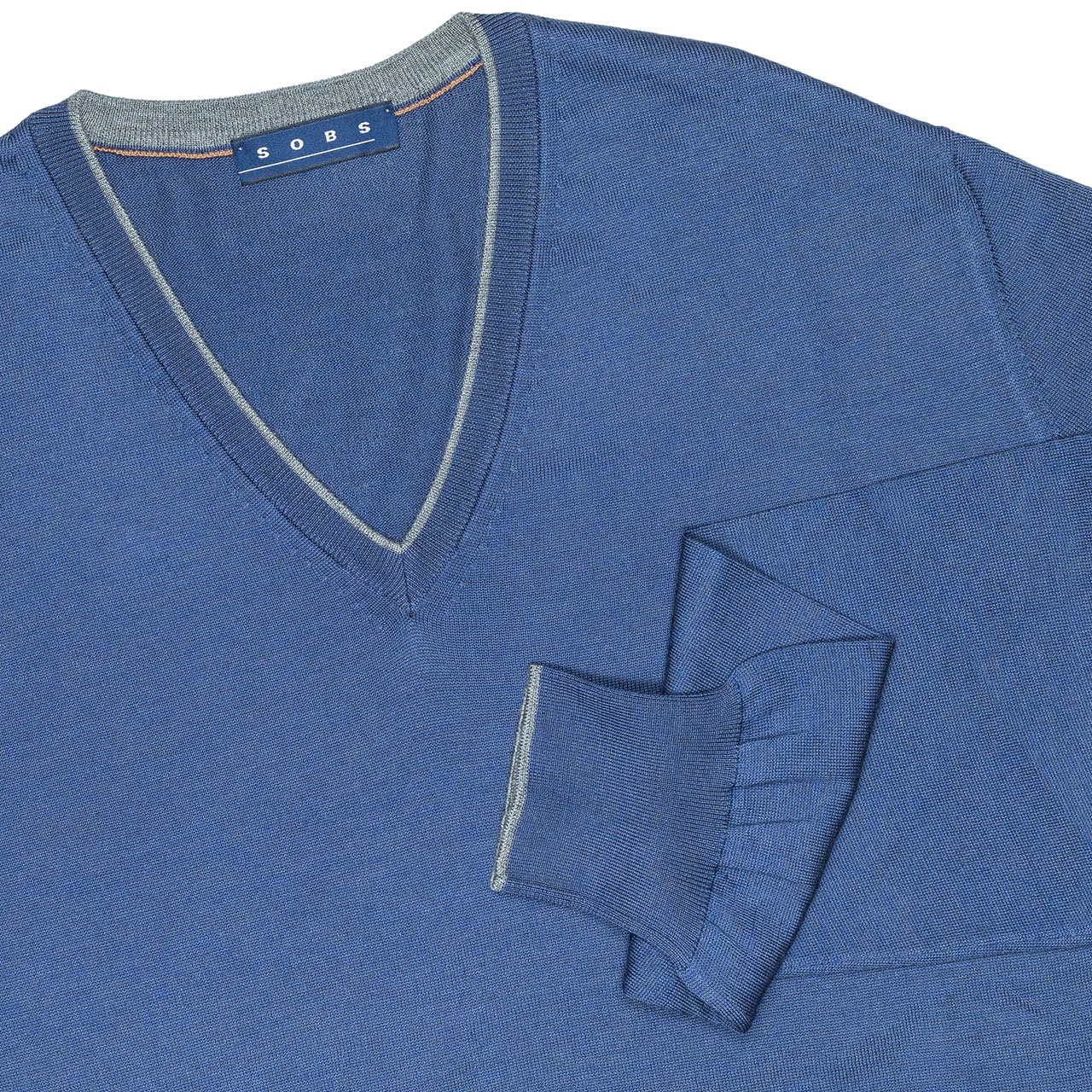 SOBS V-Kragenpullover in blau mit grauer Kante aus Seide/Baumwolle
