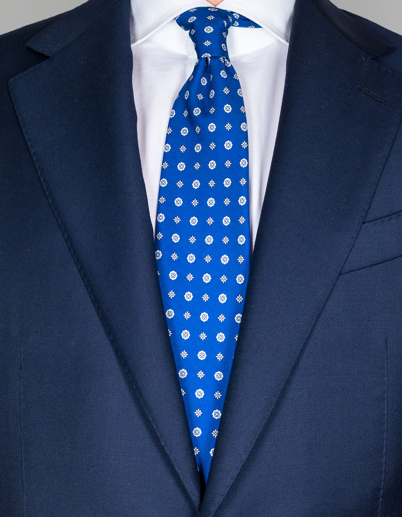 Luigi Borrelli Krawatte in blau mit hellblau/weißen Blumen