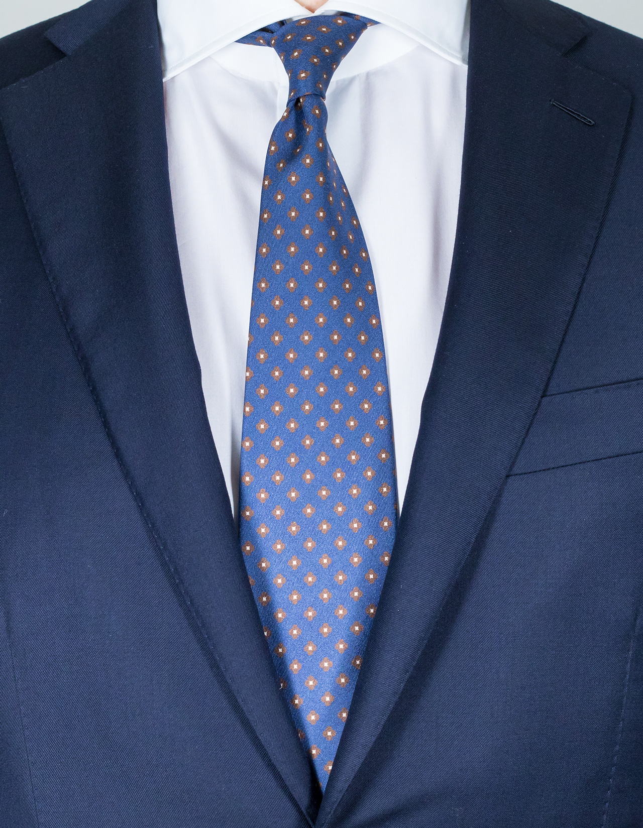 Cesare Attolini Krawatte in blau mit weiß-braunem Muster
